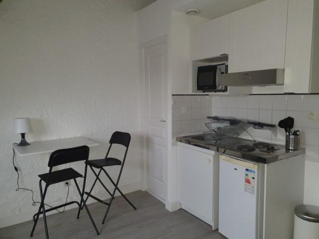 Location Appartement 1 Pièce 14 m² Meublé