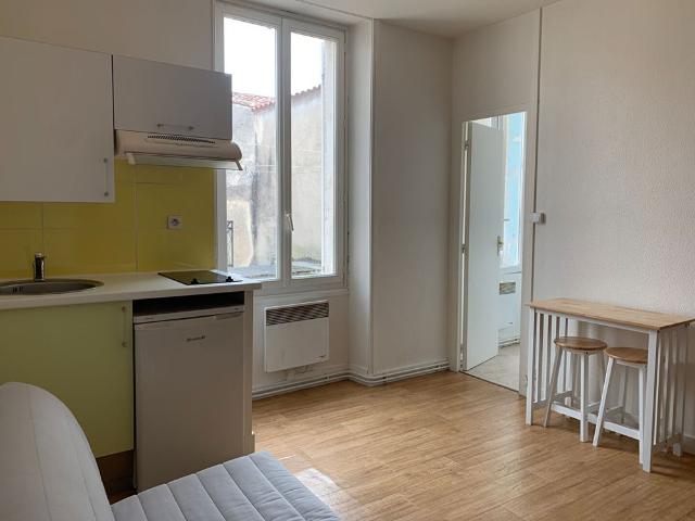 Location appartement 1 pièce, 14.30m², Jonzac