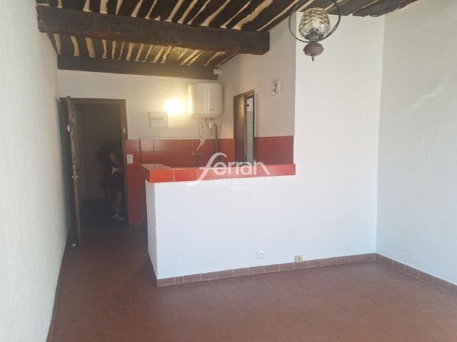 Location Appartement 1 pièce 16m² TRANS EN PROVENCE 83720