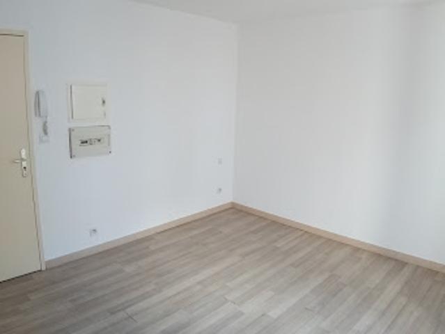 Location Appartement 1 pièce 17 m2 Beziers