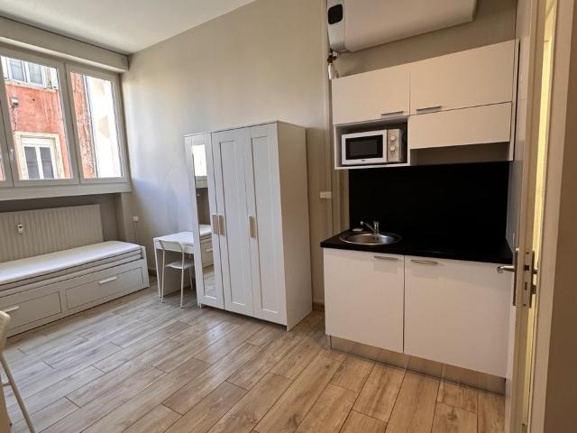 Location Appartement 1 pièce 17m² LYON 3ème