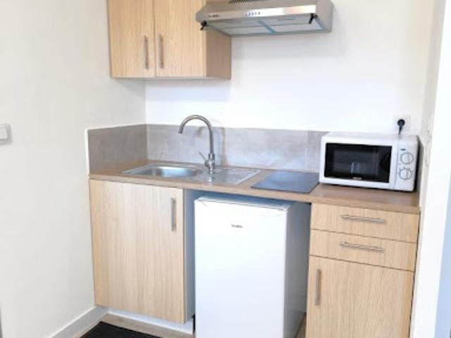 Location Appartement 1 pièce 18 m2 Nimes
