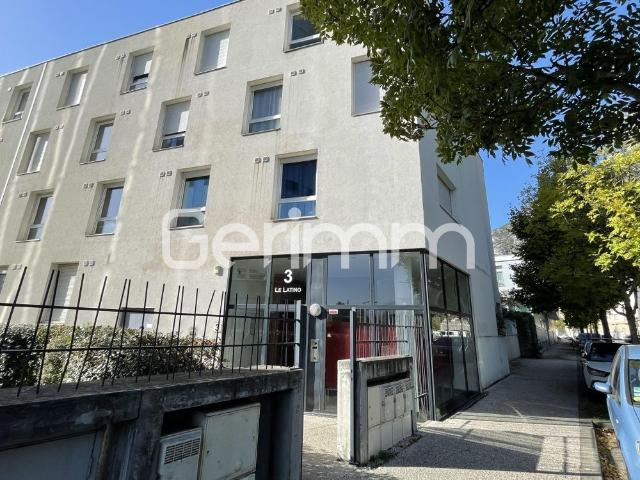 A LOUER STUDIO MEUBLE 3 RUE CONRAD KILLIAN: Face Presqu'île et proche Esplanade Arrêt tram E Hotel de ville St Martin le Vinoux