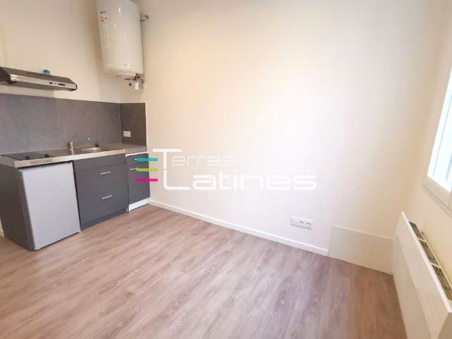 Location Appartement 1 pièce 18m² NIMES 30000