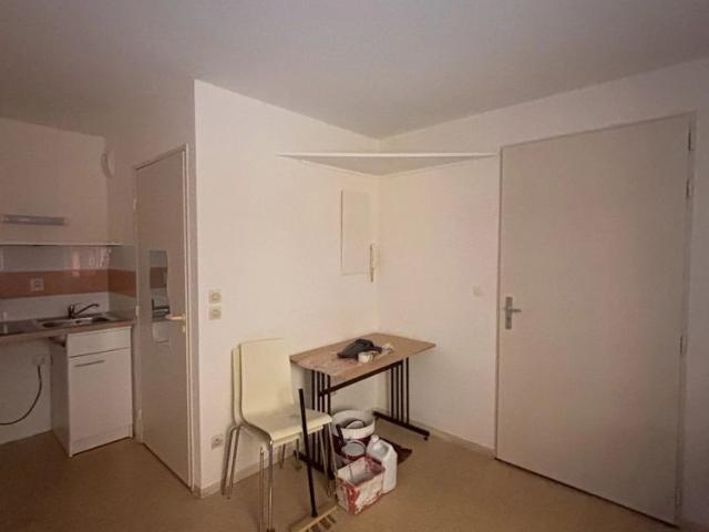 Location Appartement 1 pièce 18m² NIMES 30000