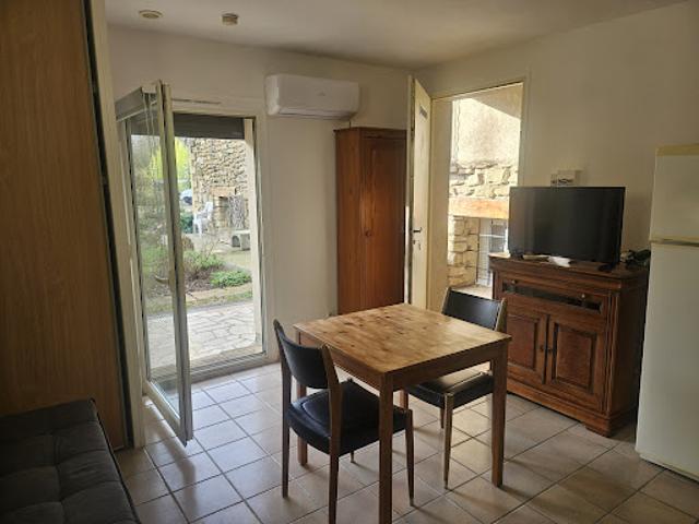 Location Appartement 1 pièce 19 m2 Camaret sur Aigues