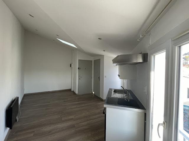 Location Appartement 1 pièce 19 m2 Hyeres