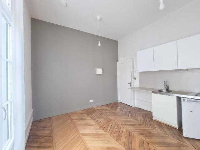 Location Appartement 1 pièce 19m² TOURS 37000