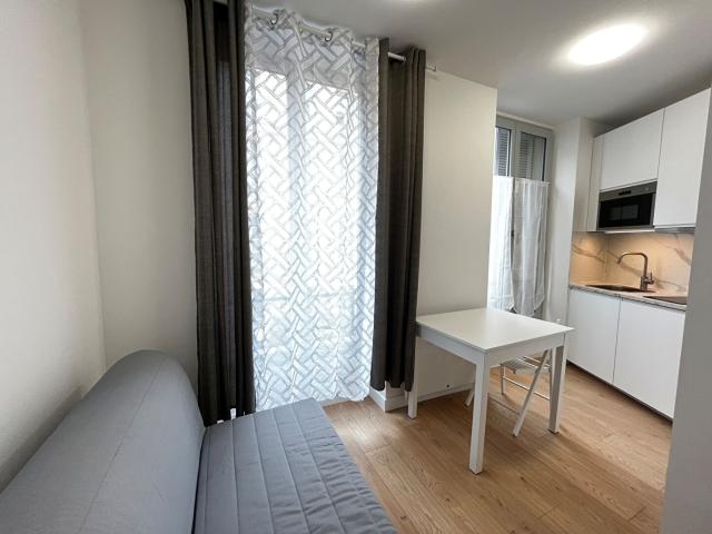 Location appartement 1 pièce, 10.50m², Versailles