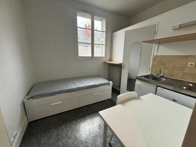 Location Appartement 1 pièce 10m² TOURS 37000