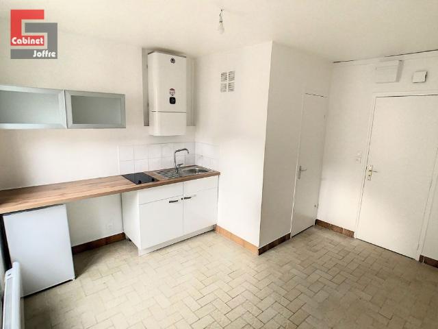 Location Appartement 1 pièce 12m² FONTAINEBLEAU 77300