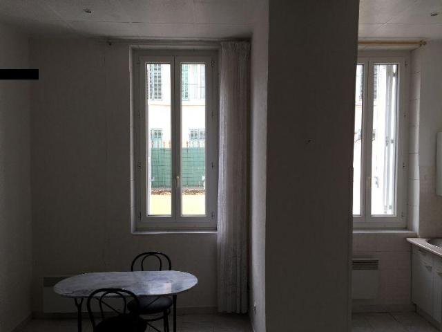 Location appartement 1 pièce 13005 Marseille