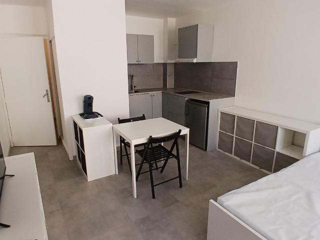 Location appartement 1 pièce 13005 Marseille