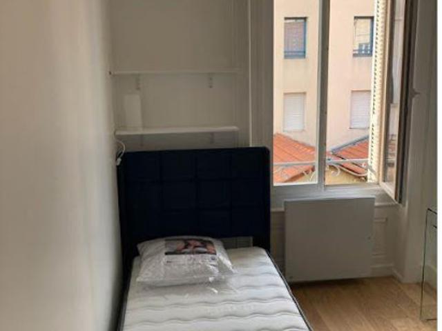 Location Appartement 1 pièce 130 m2 Pierre benite