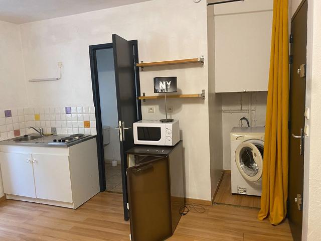 Location appartement 1 pièce, 24.00m², Bédarieux