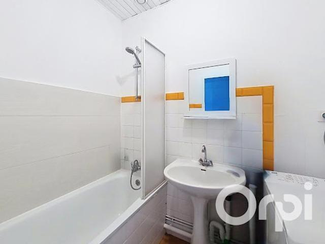 Location Appartement 1 pièce 24 m2 Saint Flour