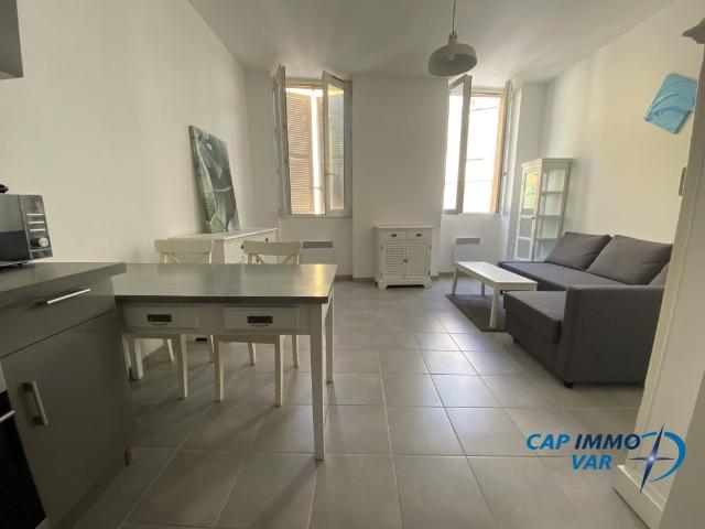 Location Appartement 1 pièce 24m² LE BEAUSSET 83330