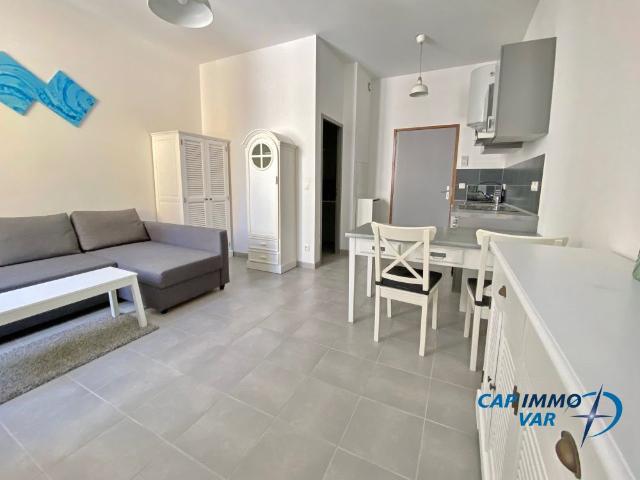 Location Appartement 1 pièce 24m² LE BEAUSSET 83330