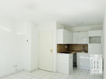 Location Appartement 1 pièce 24m² LYON 8ème