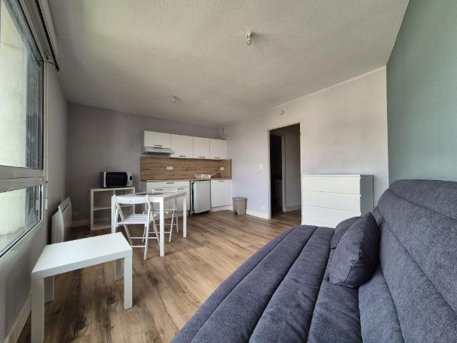 Location Appartement 1 pièce 24m² ONET LE CHATEAU 12850