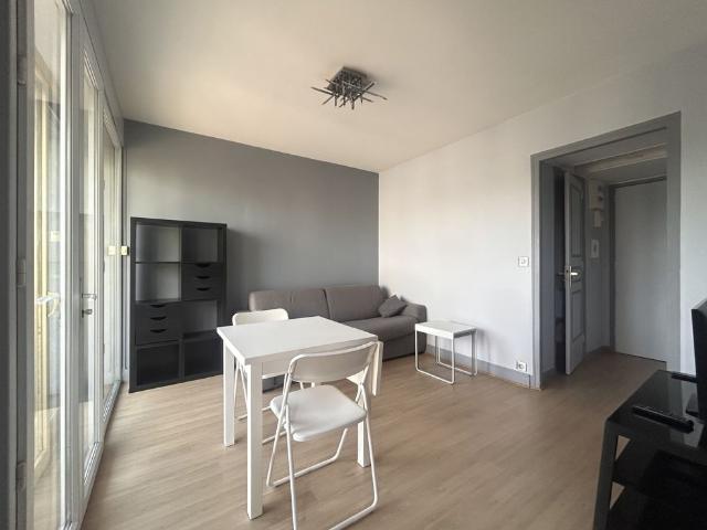 Location Appartement 1 pièce 24m² ST MAUR DES FOSSES 94100