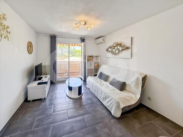 Location Appartement 1 pièce 25 m2 La Londe les Maures
