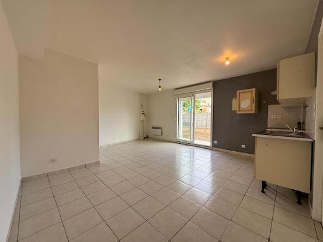 Location Appartement 1 pièce 25 m2 Pézilla la Rivière