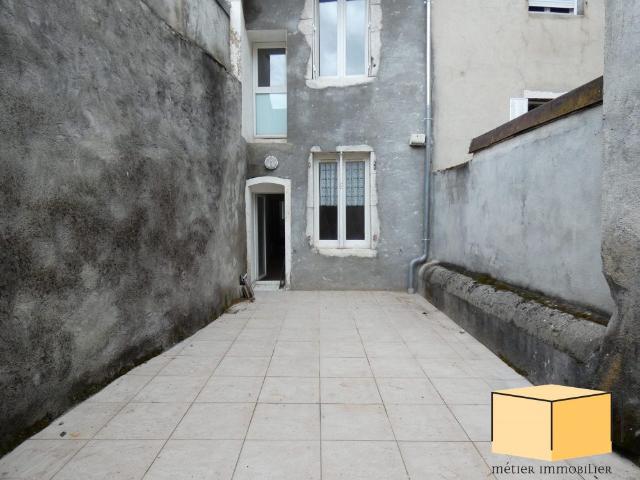 Location Appartement 1 pièce 25m² BELLEY 01300
