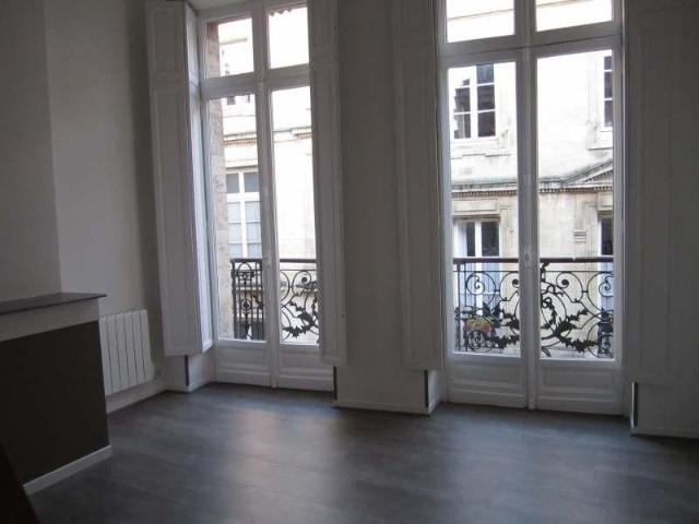 Location Appartement 1 pièce 25m² BORDEAUX 33000
