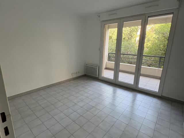 Location Appartement 1 pièce 25m² MARSEILLE 8ème