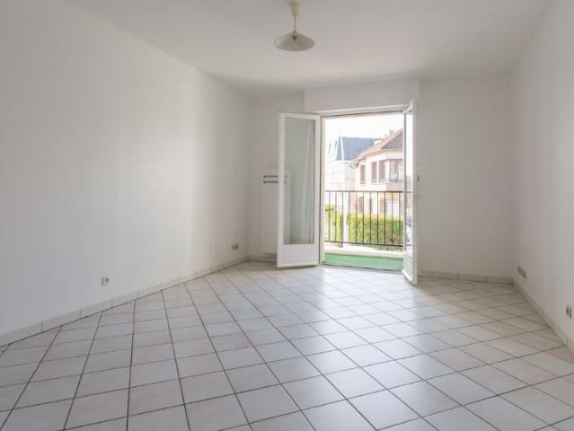 Location Appartement 1 pièce 25m² STE GENEVIEVE DES BOIS 91700