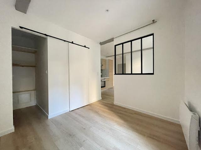 Location Appartement 1 pièce 26 m2 Pezenas