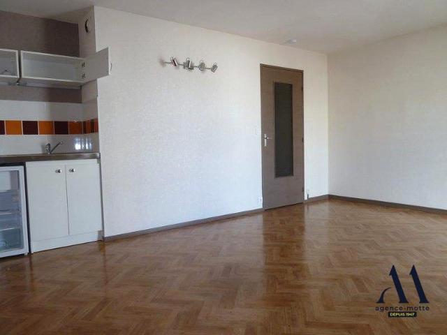 Location Appartement 1 pièce 26m² TOURS 37000