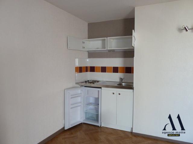 Location Appartement 1 pièce 26m² TOURS 37000