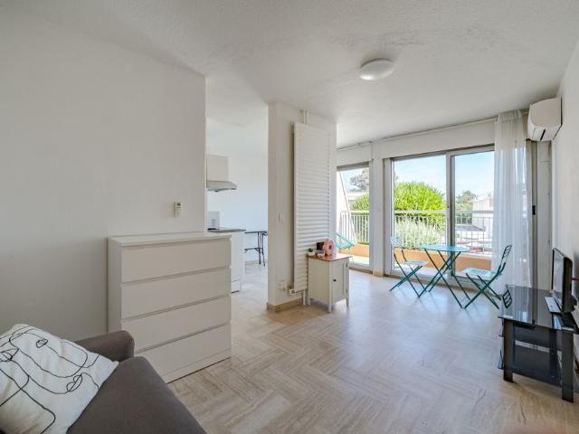 Location Appartement 1 pièce 26m² MANDELIEU LA NAPOULE 06210