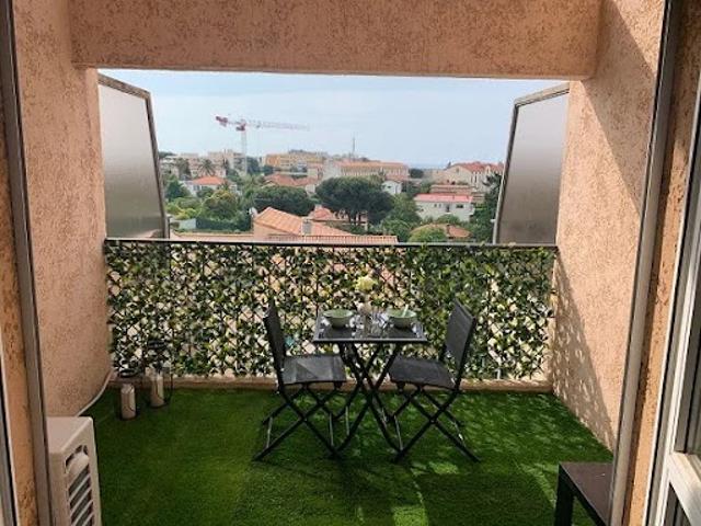 Location Appartement 1 pièce 27 m2 Saint Laurent du Var