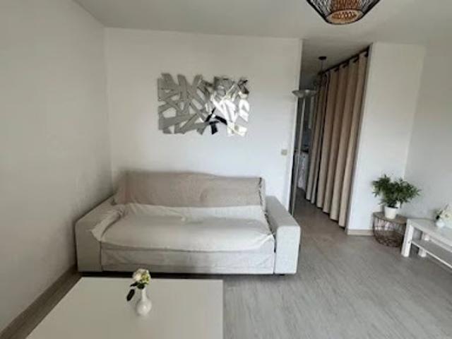 Location Appartement 1 pièce 27 m2 Saint Laurent du Var