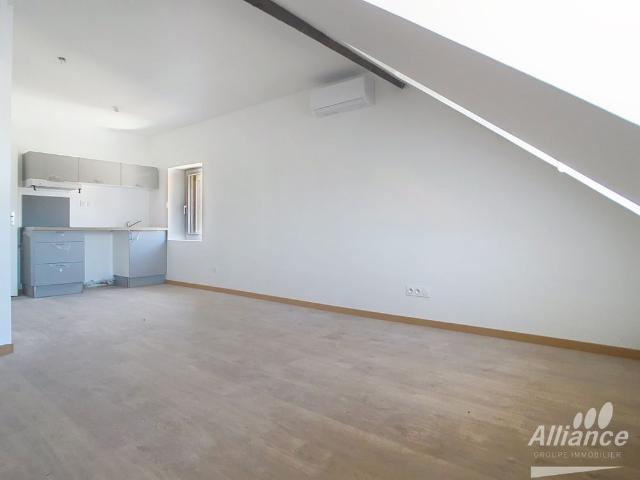 Location Appartement 1 pièce 27m² BART 25420