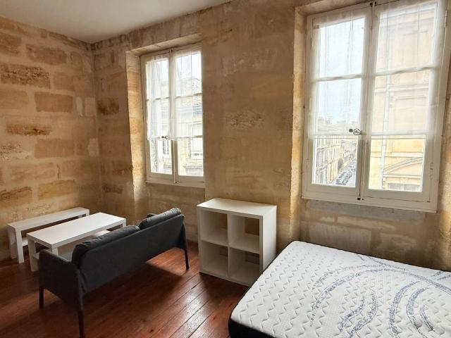 Location Appartement 1 pièce 27m² BORDEAUX 33000