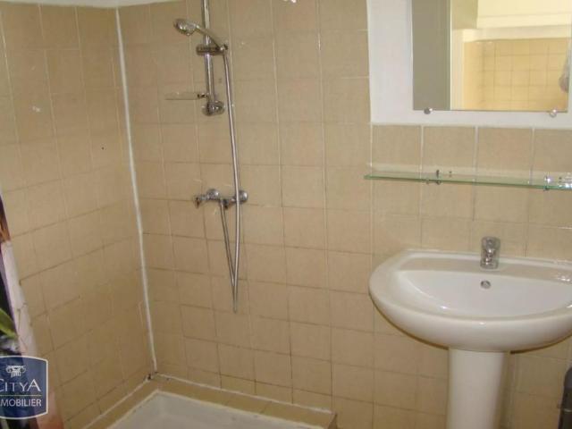 Location Appartement 1 pièce 27m² CHATEAUNEUF LES MARTIGUES 13220