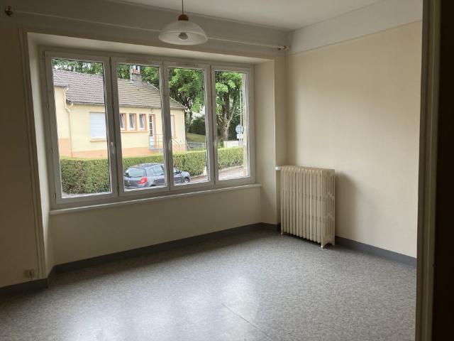Location Appartement 1 pièce 27m² COUTANCES 50200