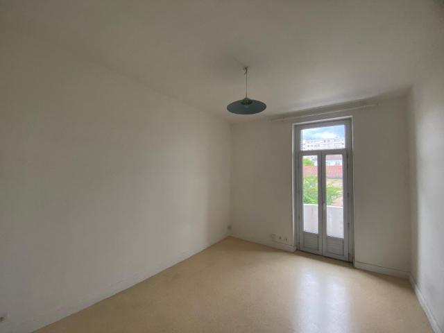 Location Appartement 1 pièce 27m² CLERMONT FERRAND 63000
