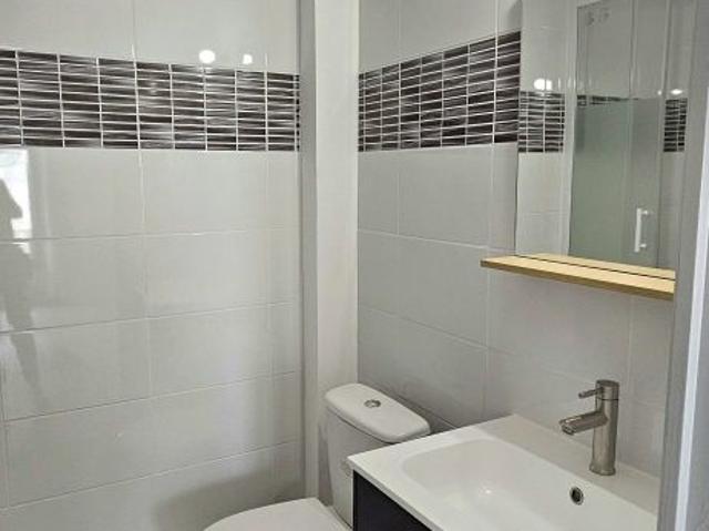 Location Appartement 1 pièce 27m² GONFARON 83590