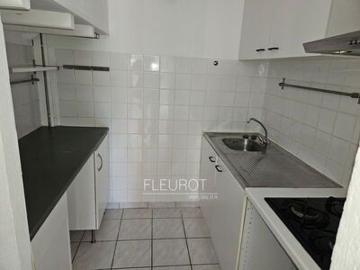 Location Appartement 1 pièce 27m² LA CIOTAT 13600