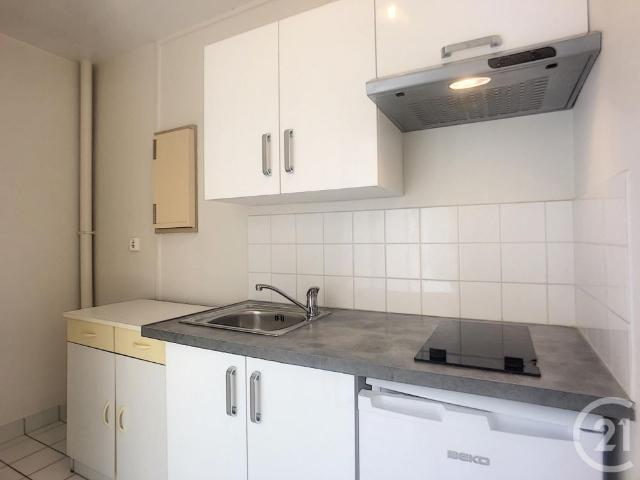 Location Appartement 1 pièce 27m² ST JULIEN LES VILLAS 10800