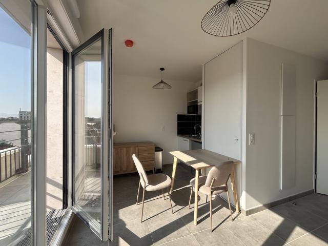 Location Appartement 1 pièce 27m² ST MAUR DES FOSSES 94210