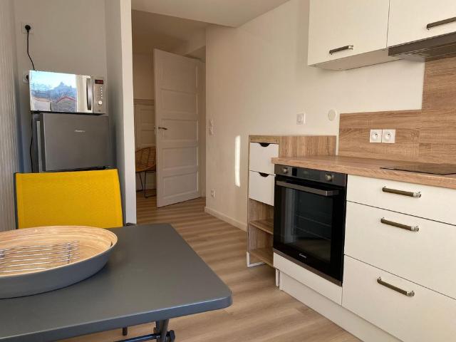 Location Appartement 1 pièce 27m² ST PRIVAT 07200