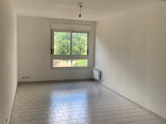 Location Appartement 1 pièce 28 m2 Nimes