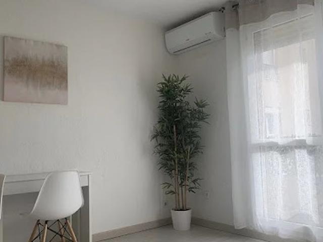 Location Appartement 1 pièce 28 m2 Saint Laurent du Var