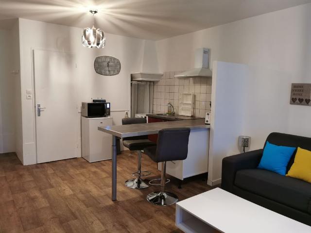 Location appartement 1 pièce, 28.00m², Rochefort